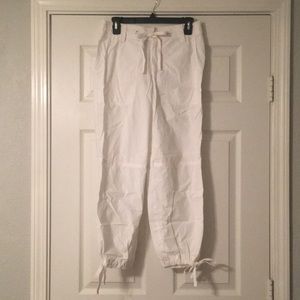 White crop pants